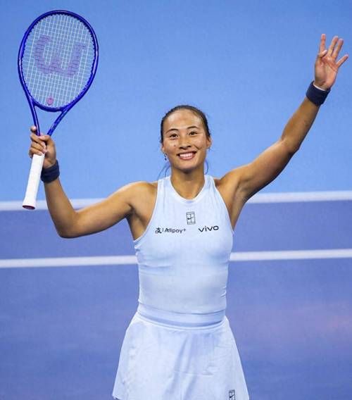 郑钦文有惊无险晋级多哈站女单16强 将战莱巴金娜