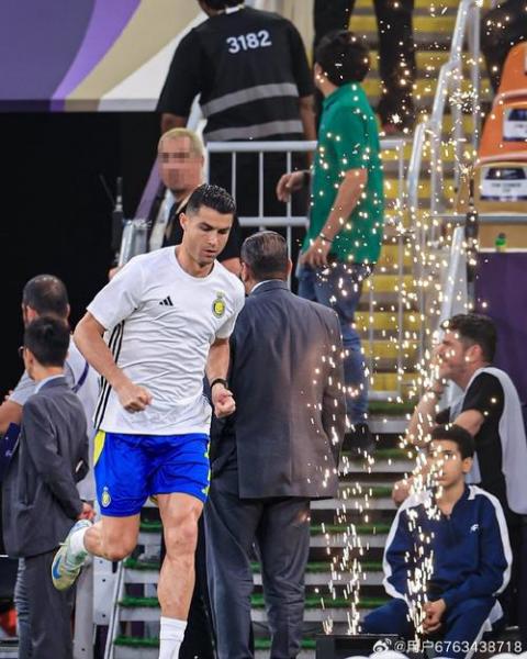 西媒质疑裁判不判点球:拉波尔特手球是否明显犯规?