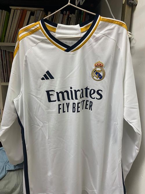 迈阿密国际全新客场战袍发布，队徽添加银色冠军星章