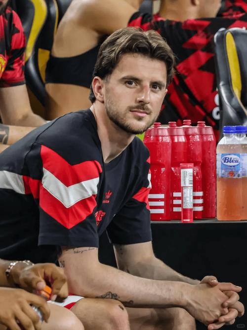 发型坚持不易！曼联球员解释蓄发背后的投入