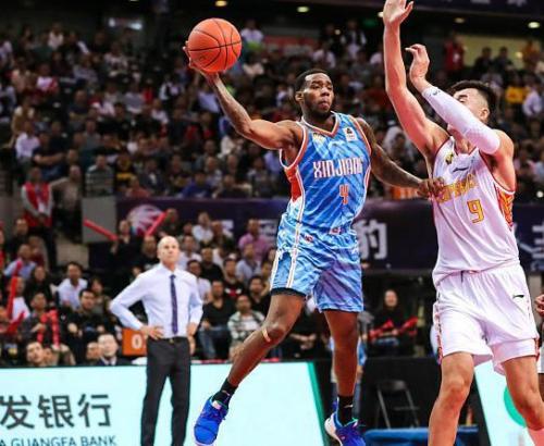 早报：强强对话，主场不败纪录面临严峻考验