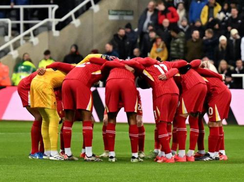 舍什科展现团队意识：进球后第一时间召唤队友迅速回位