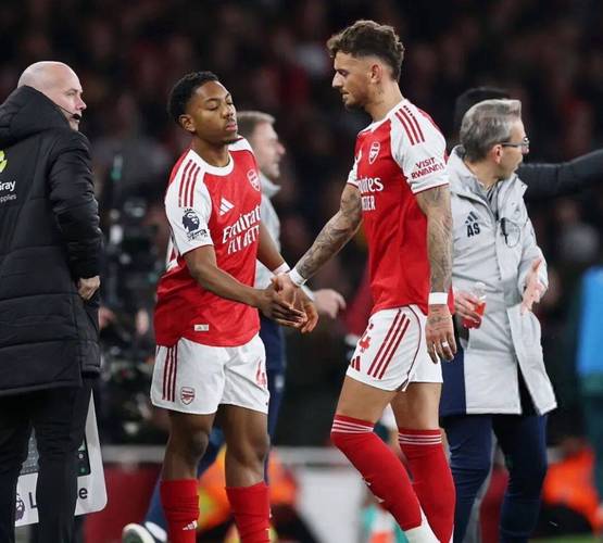 弗兰克踩雷！电讯报称其总吹捧阿森纳致球员心生厌烦