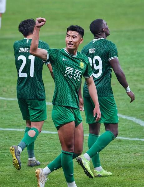 玉昆队引进17岁小将布尼亚明，转会费支付恒大足校