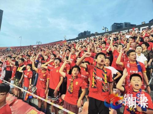 解析重庆铜梁龙战斗联盟与荣誉联盟球迷组织