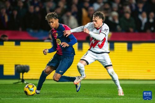 巴列卡诺球场标准引争议,球员工会主席称数月未改善