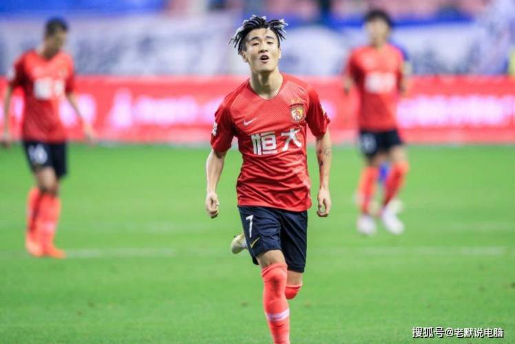 韦世豪相信球队表现持续提升，袖标在肩必当全力以赴