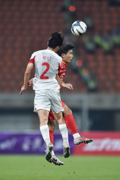 惊险瞬间！胡荷韬门线解围，蓉城抵挡武里南联两连击