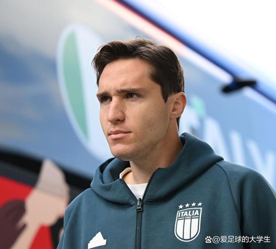 斯洛特设定欧冠为目标，提及执教初期仅基耶萨加盟