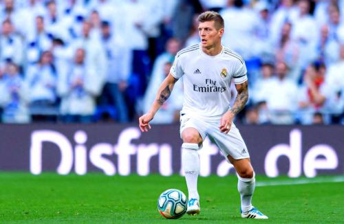 克罗斯谈点球标准:拜仁获利判罚,皇马比赛遭遇相同情况