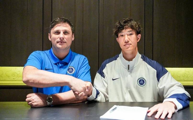 球员魏黾哲租借至深圳新鹏城，俱乐部主场热情迎接