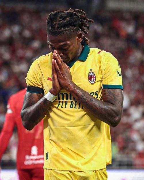 摆脱伤病阴霾，莱奥晒米兰合练照并称感觉好多了