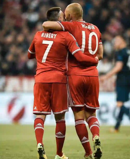 对比里贝里罗本，迪亚斯拜仁首季32球惊人