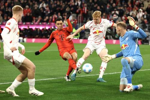 地铁罢工照常踢！拜仁莱比锡德国杯战将设安联专线