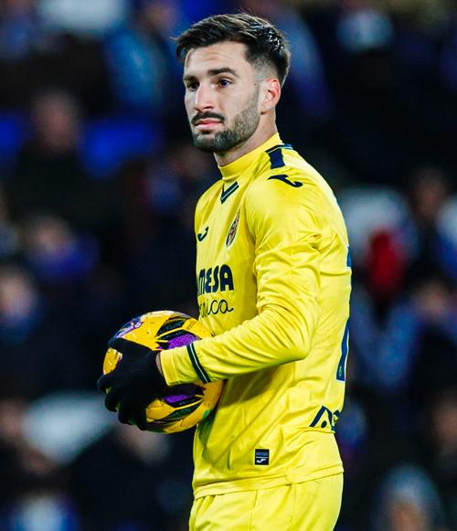 巴埃纳定位前腰偏左，坦言自身仍有巨大发展空间