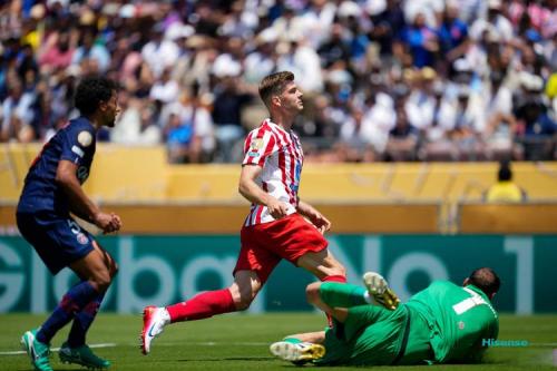 巴黎5-0完胜死敌马赛，队长称此役为狂欢节盛宴