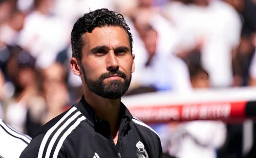 压力过大?阿韦洛亚近期面容憔悴,身形消瘦引关注