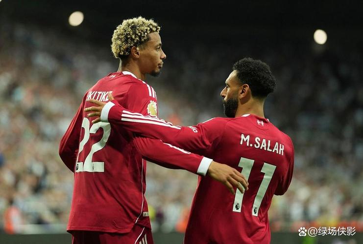 利物浦错失点球良机！萨拉赫与B席接触倒地引巨大争议