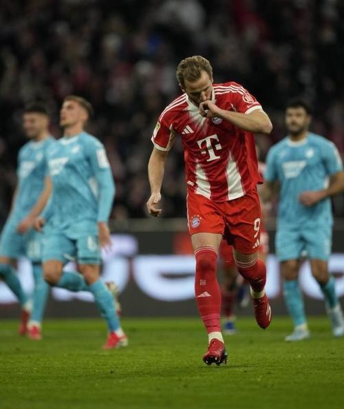 迪亚斯独造五球导演惨案，拜仁5-1取得酣畅大胜