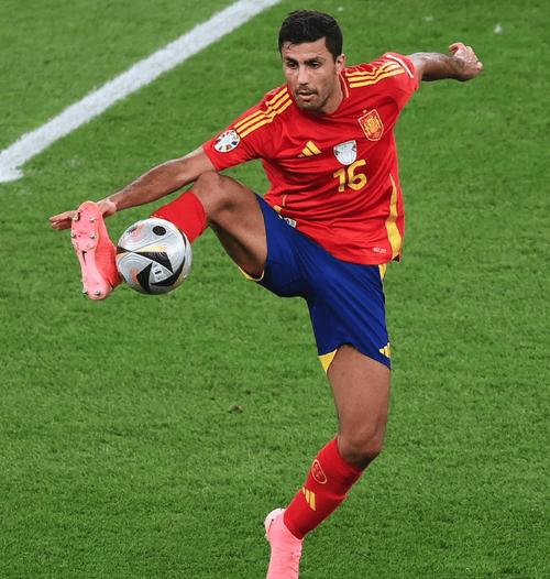 罗德里14次穿透传球冠绝全场,斯洛特麾下客队球员最高数据