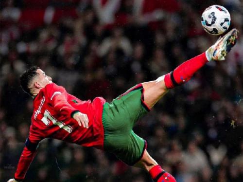 足球精神典范！卡洛斯称C罗爬着也应继续职业生涯