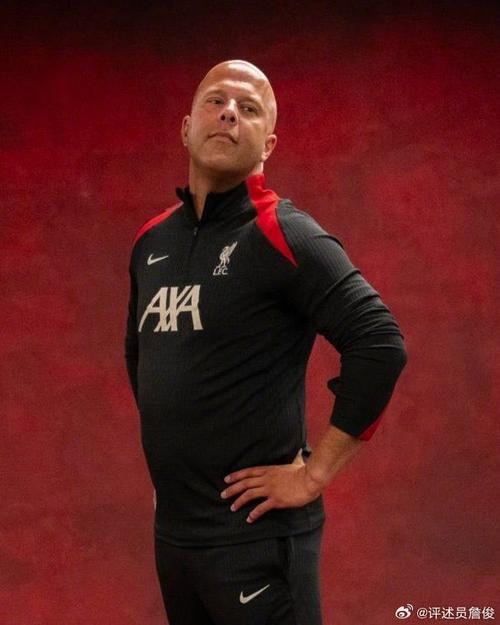 索博染红受热议,斯洛特认为当时应放行进球