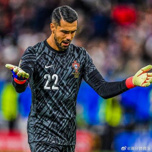 埃尔纳内斯:迪马尔科的左路技术让我想起经典10号