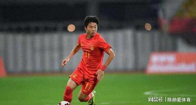 朱艺建议唐天翼吸取教训，坚定足球职业信念