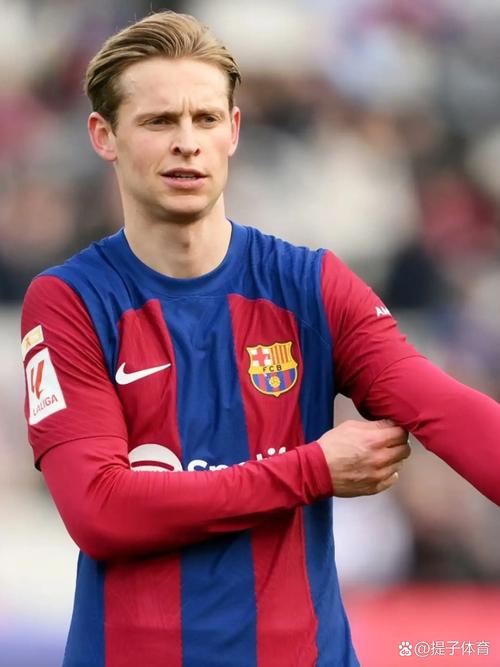 巴萨跟队记者透露:德容未参与合练,仅完成轻量恢复训练