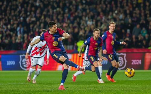 莱万迎里程碑时刻：423球并列登顶欧洲历史射手榜第五