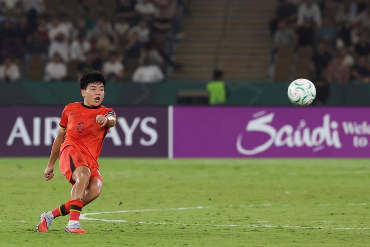 祝福徐彬！足球中国官博庆贺其完成英格兰首秀