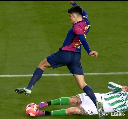 巴萨今日训练课观察：拉菲尼亚单独训练，复出时间成疑