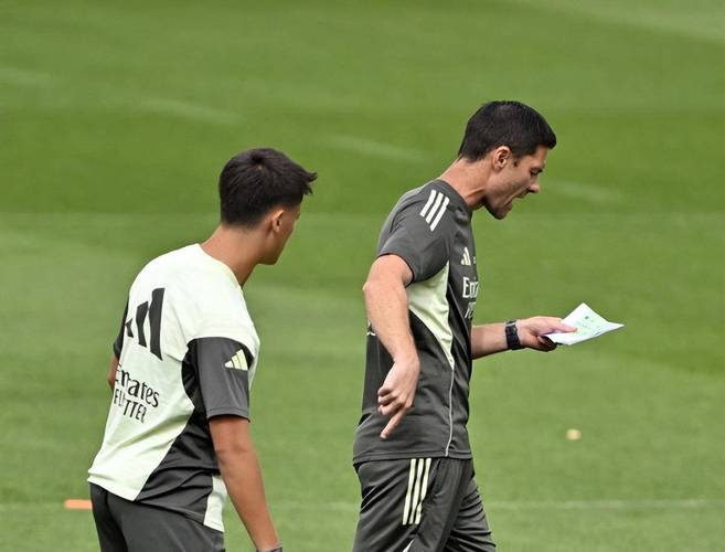 科贝报道：阿韦洛亚去留成谜，扰乱皇马更衣室平静