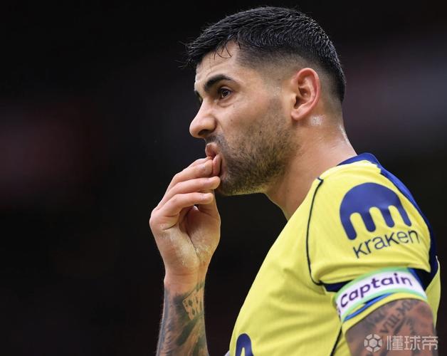 刚抱怨球队无人可用罗梅罗就领红牌禁赛四场