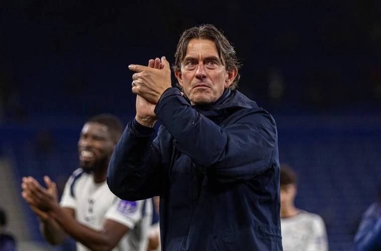 主帅弗兰克公开支持:罗梅罗当队长是正确选择,红牌已诚恳道歉