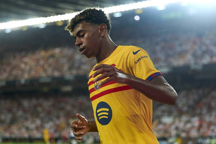 赫罗纳主帅:亚马尔很难防守,他将定义新时代