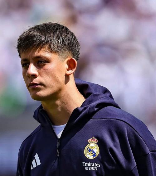 皇马小将居莱尔辟谣霸凌事件,强调球队氛围良好热情