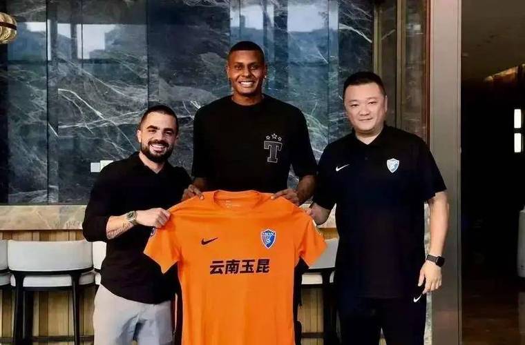 热身赛现惨案!云南玉昆12-0血洗对手,克莱伯独中三元