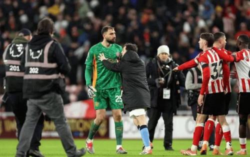 曼城第6分钟取得领先,努里射门制造乌龙