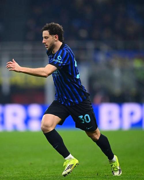 从国家德比到老东家看台，皮奥现身斯佩齐亚主场引关注