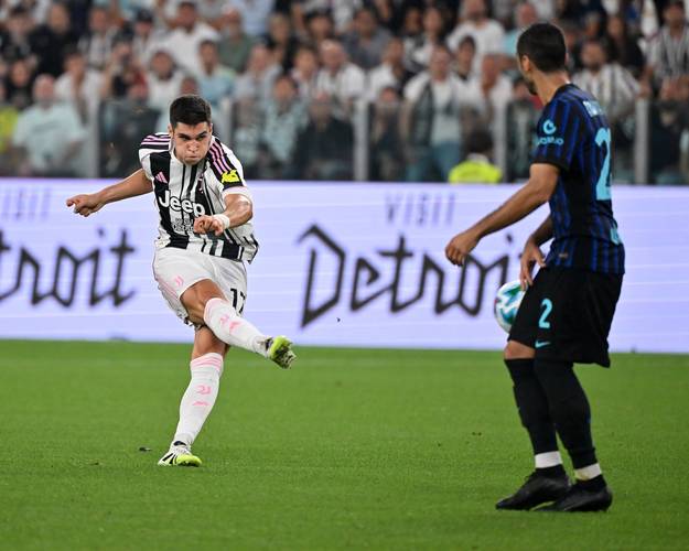 尤文国米代表并肩落座,意甲大会现团结信号