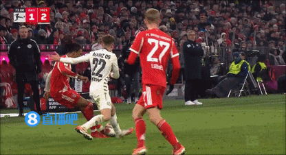 体图曝拜仁更衣室动态，仅杰克逊不满个人出场时间