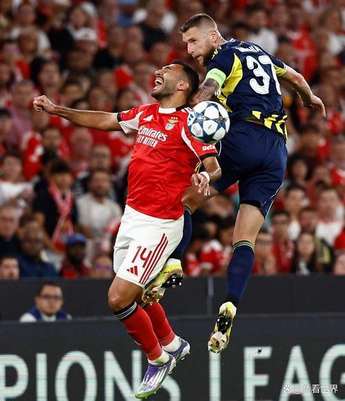 震惊！穆里尼奥在本菲卡球队大巴观看次回合对决