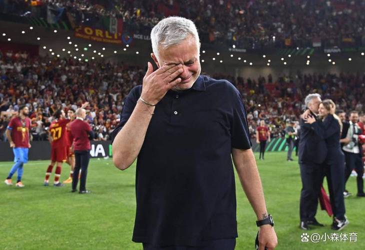 摩纳哥主帅谈欧冠红牌：直言裁判双重标准令人失望