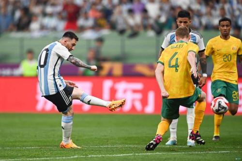 直击梅西波多黎各训练现场:球迷围观备战友谊赛盛况