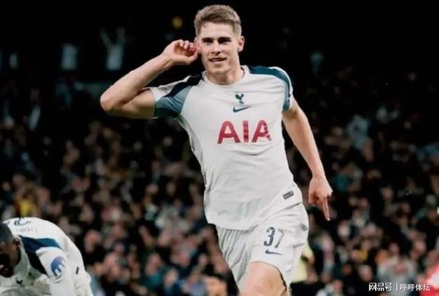 图多尔驳斥无视说,详解范德芬场上行动体现职业态度