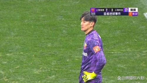 颜骏凌半场紧急投诉，比赛用球气不足成焦点事件