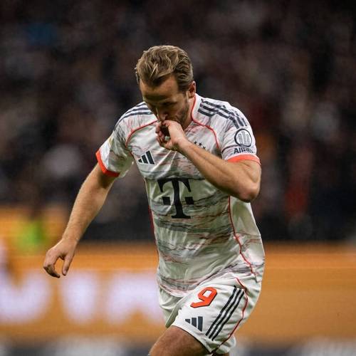 凯恩单赛季45球载入史册，刷新英格兰球员近百年进球纪录