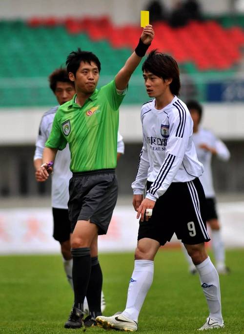 中超裁判经受理论与VAR补考考验,虽遇网络问题但全员通过