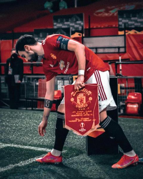 英超官方:B费凭借传射表现,当选曼联逆转水晶宫最佳